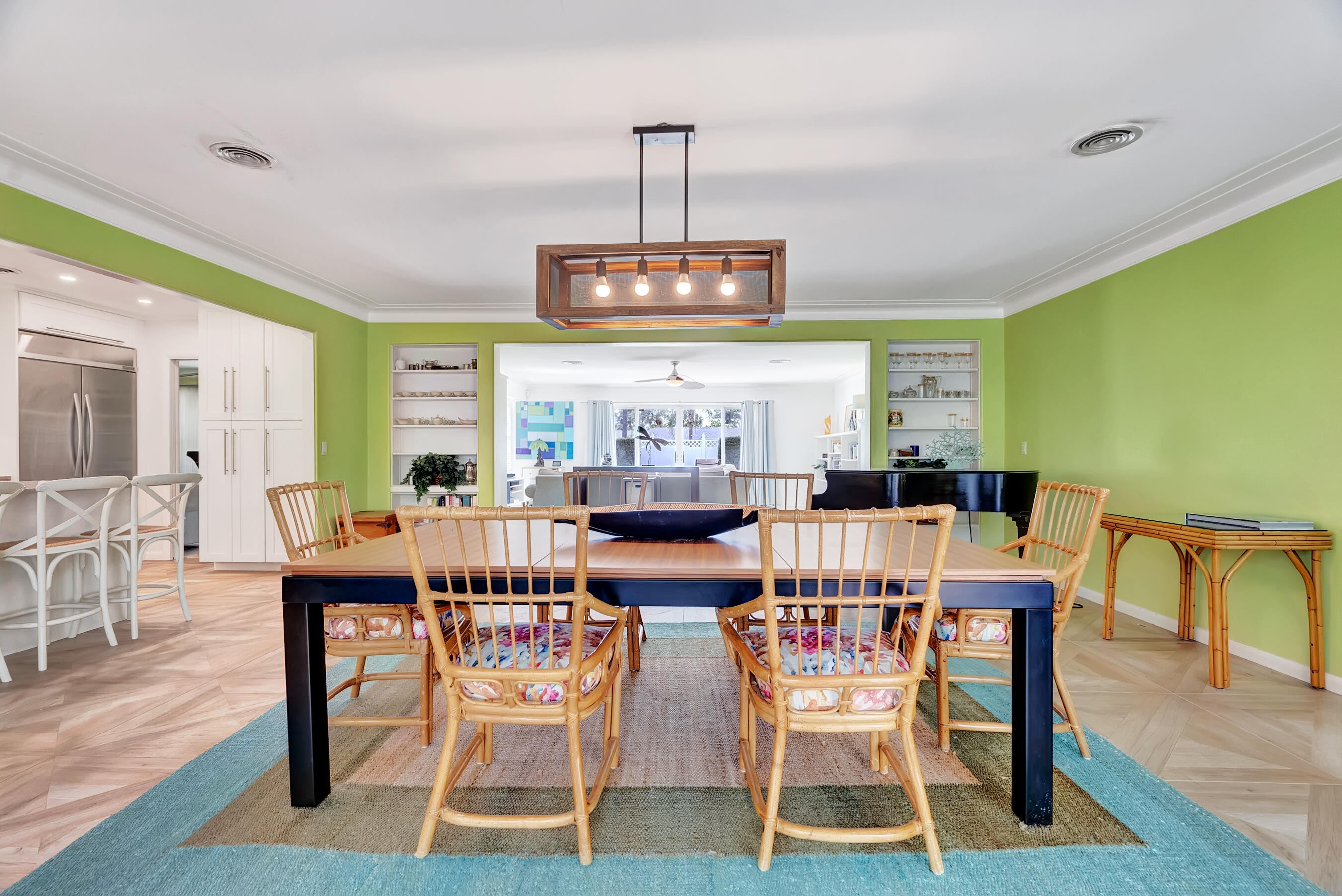 2415 N Lakeside Drive