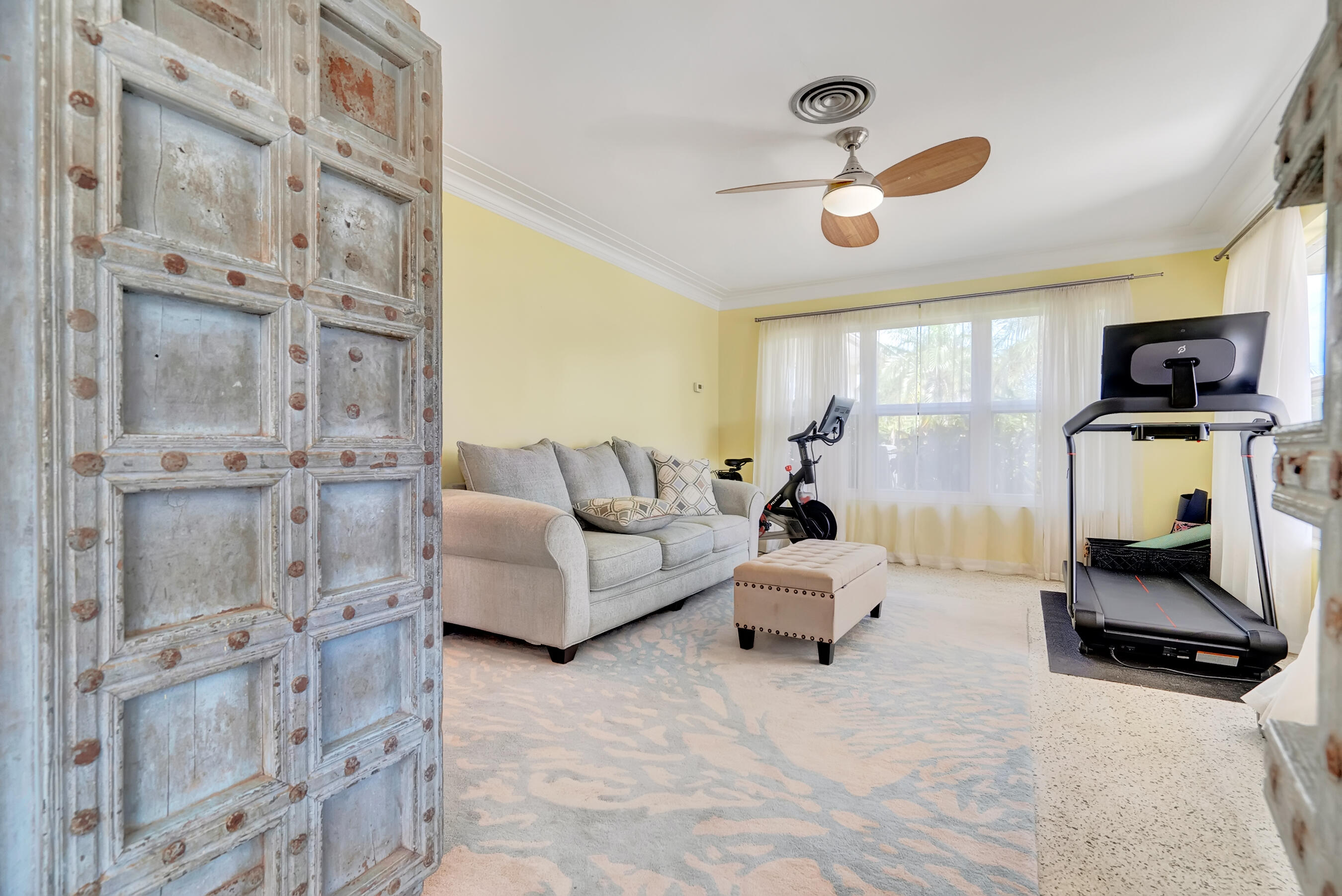 2415 N Lakeside Drive