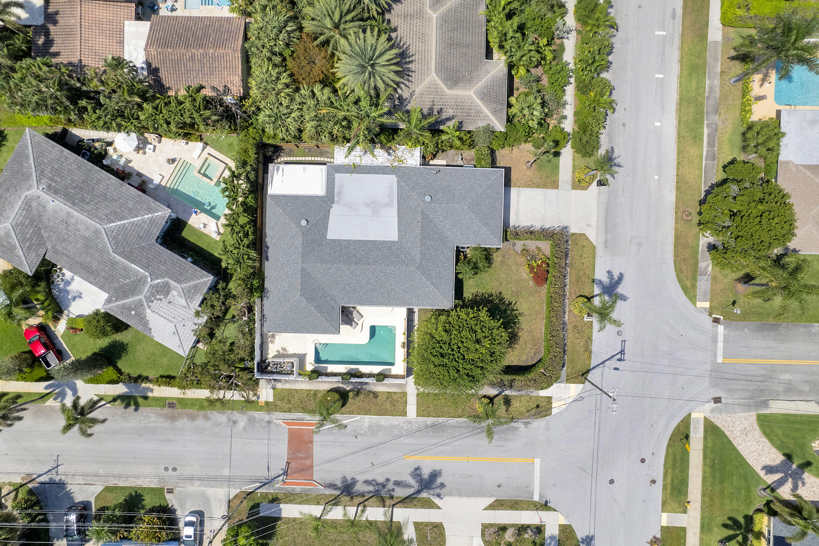 2415 N Lakeside Drive