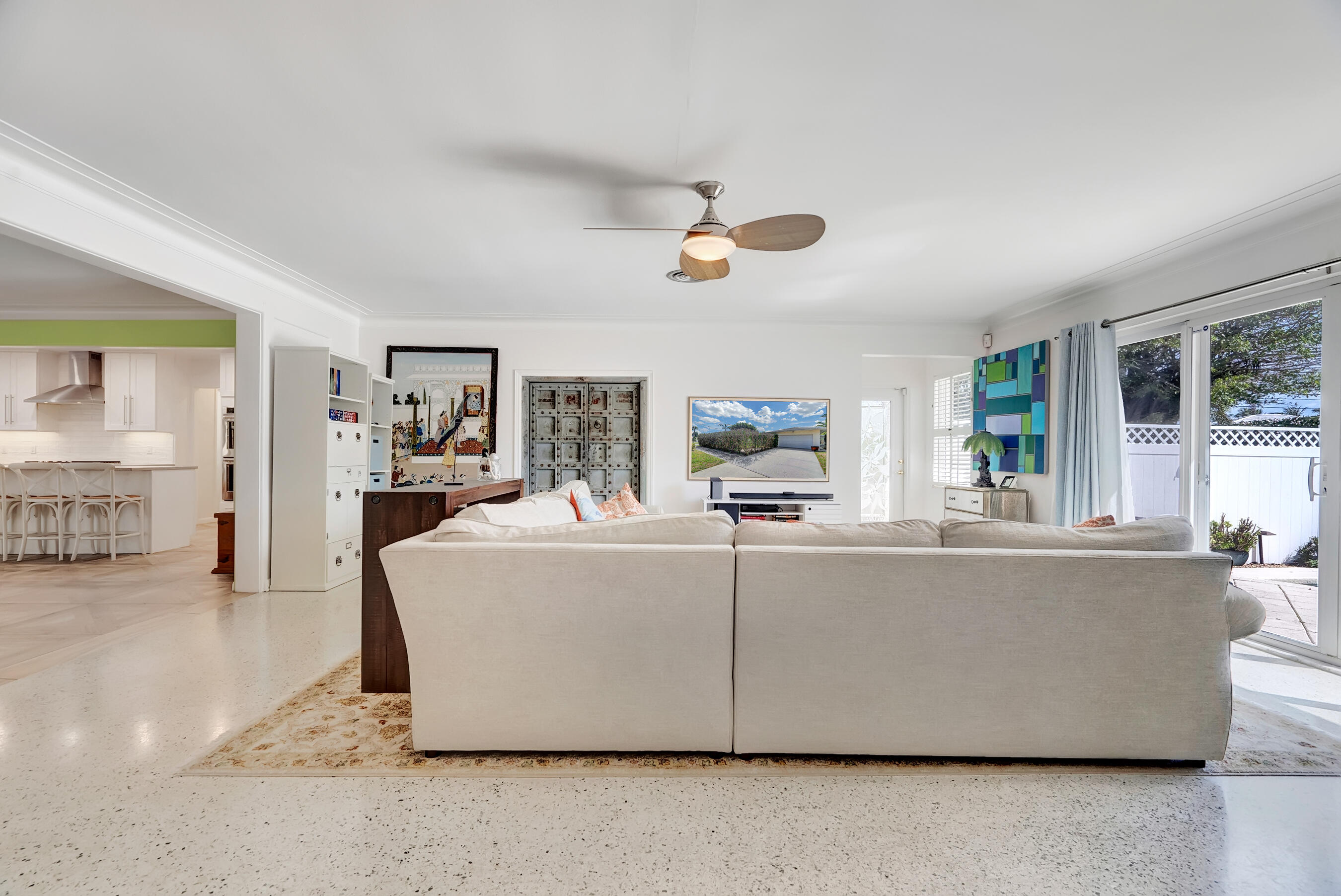 2415 N Lakeside Drive