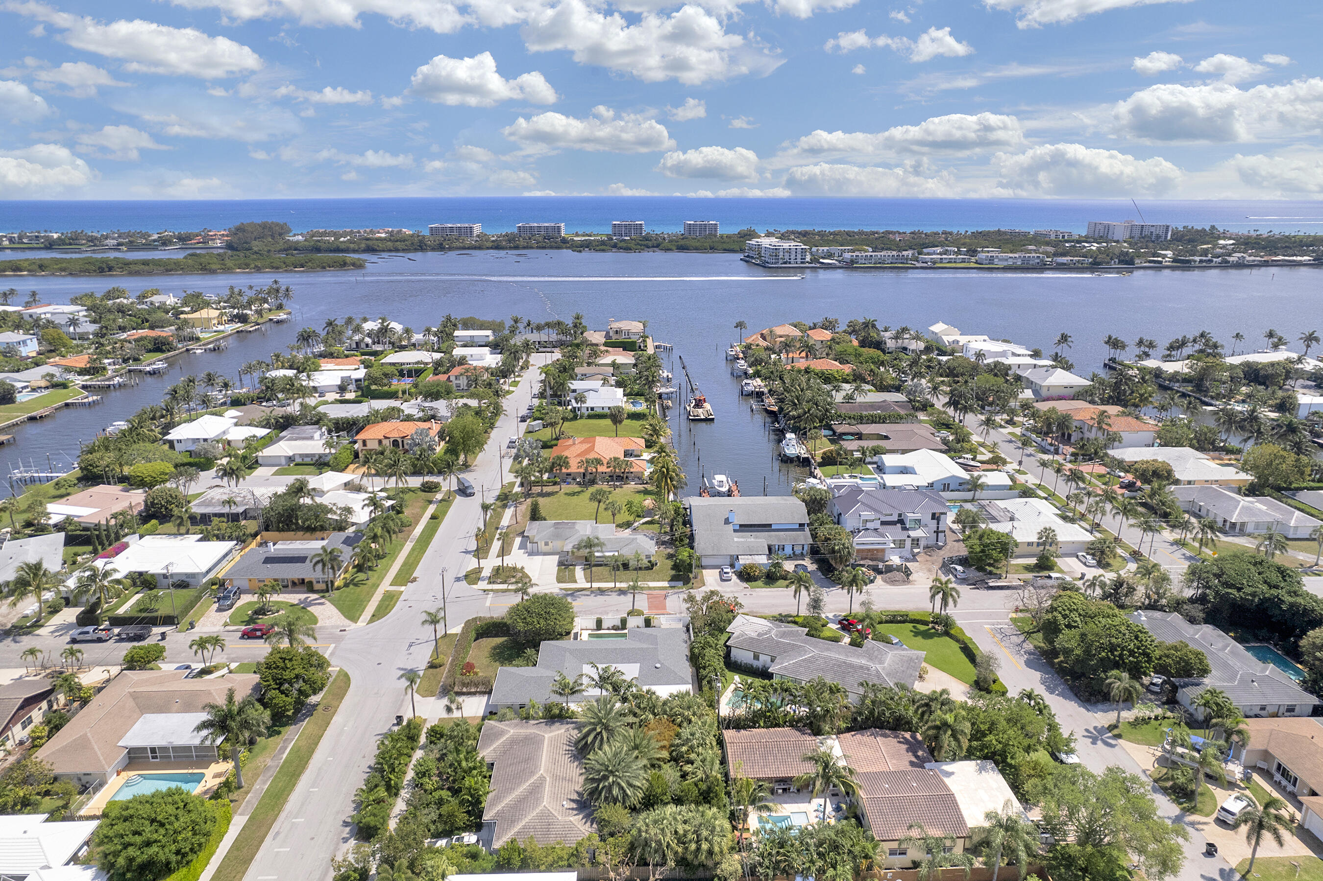 2415 N Lakeside Drive