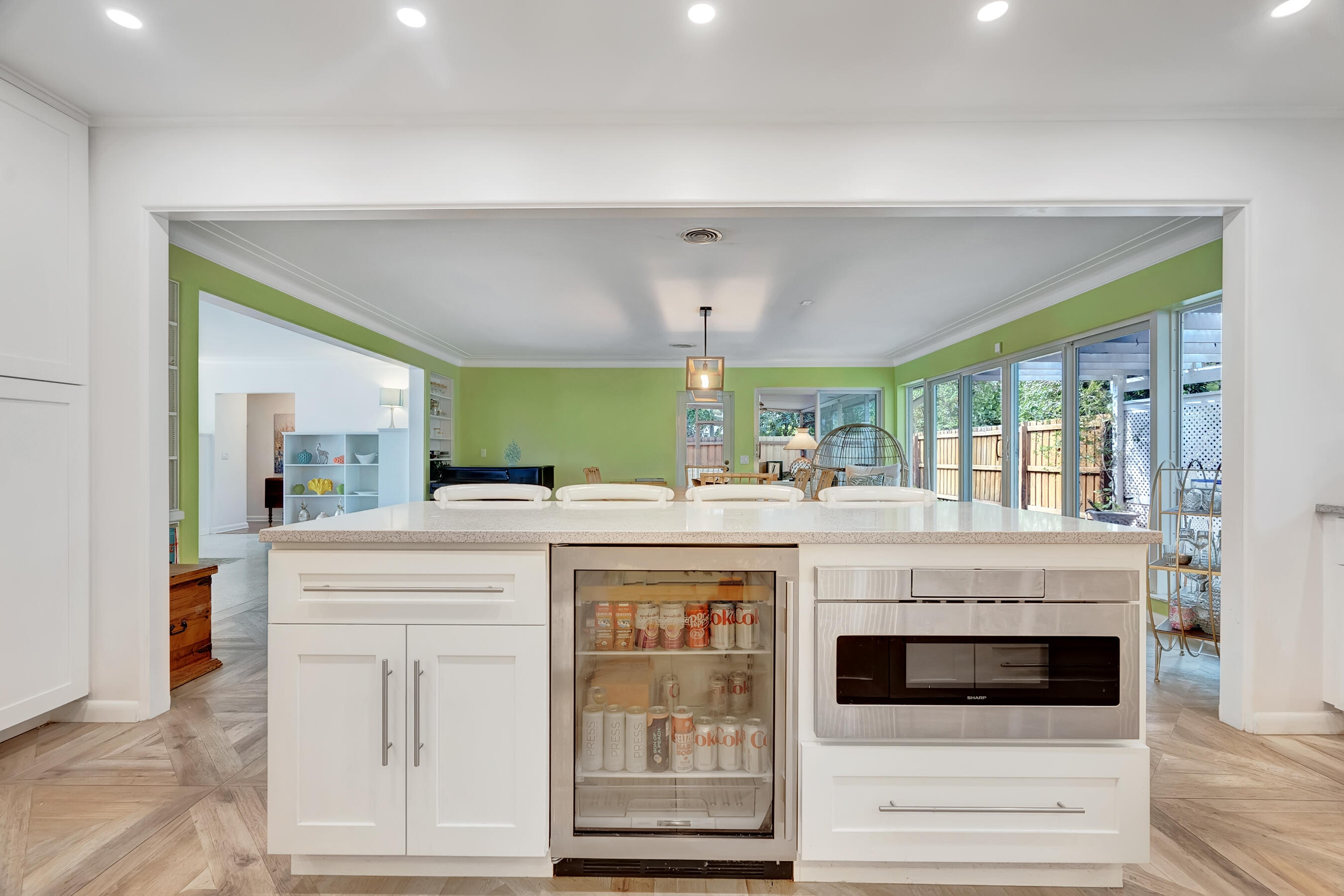 2415 N Lakeside Drive
