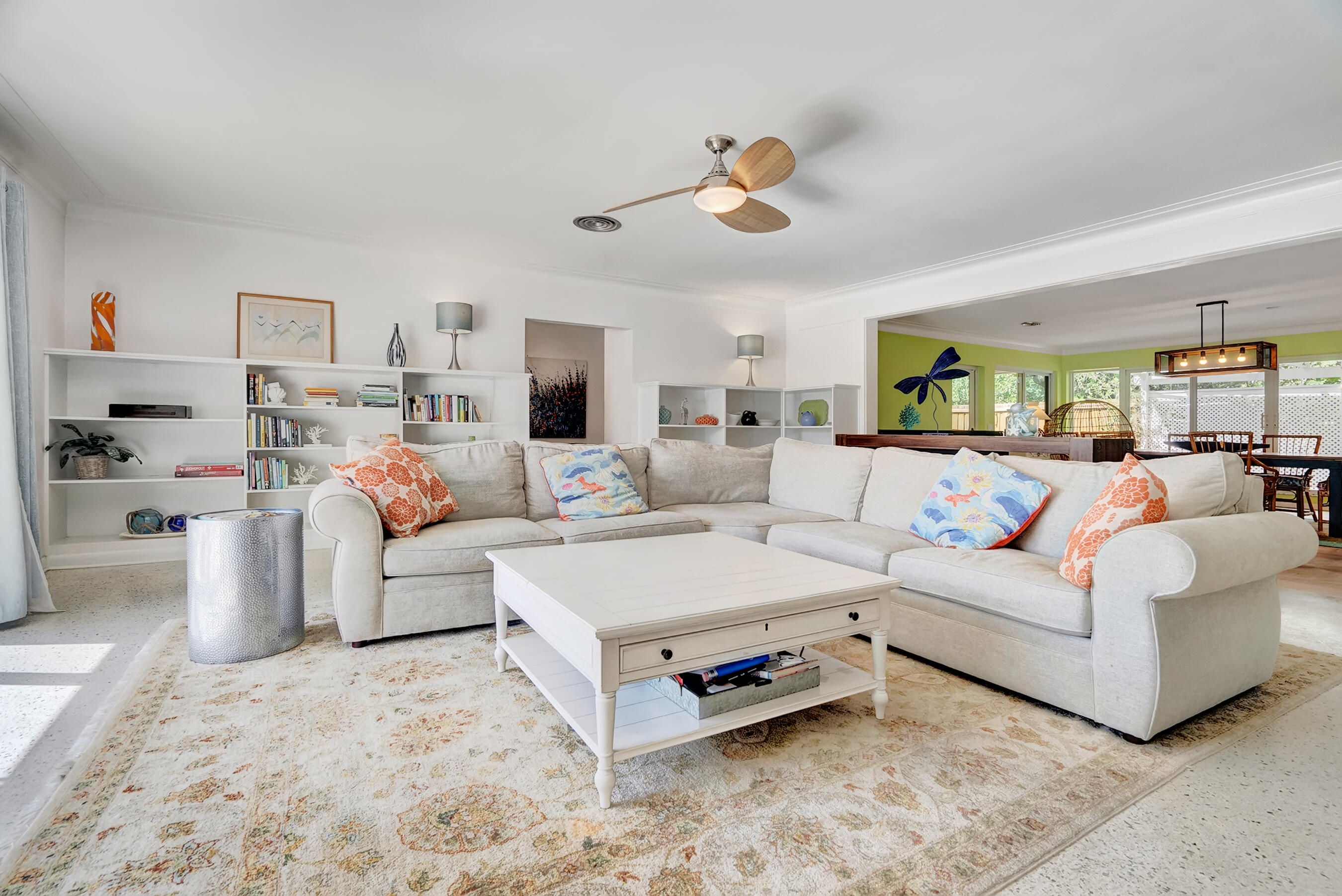 2415 N Lakeside Drive