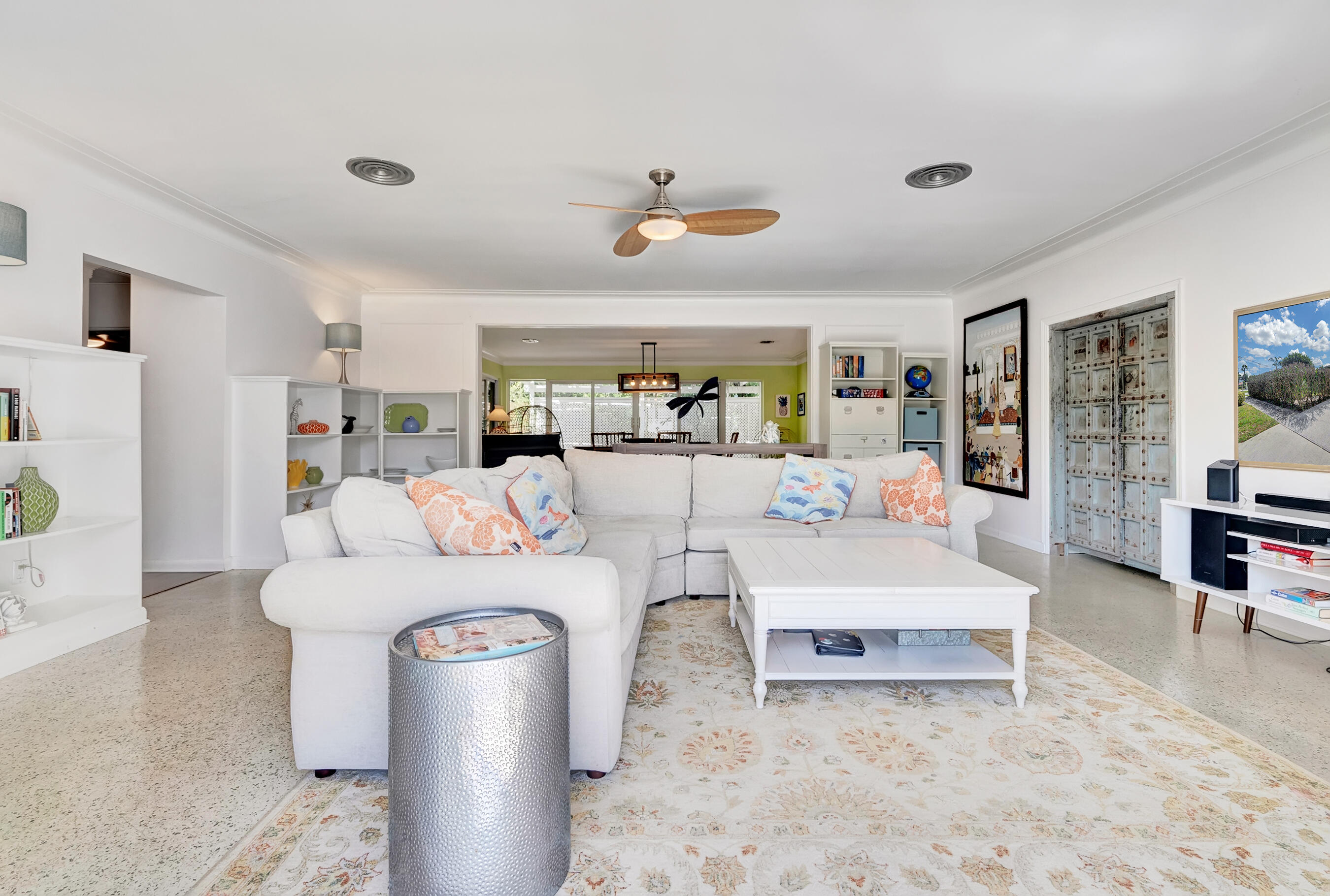 2415 N Lakeside Drive