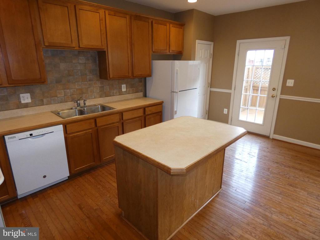 1308 SAUNDERS DRIVE