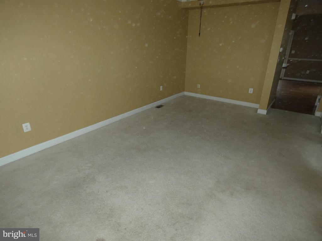 1308 SAUNDERS DRIVE