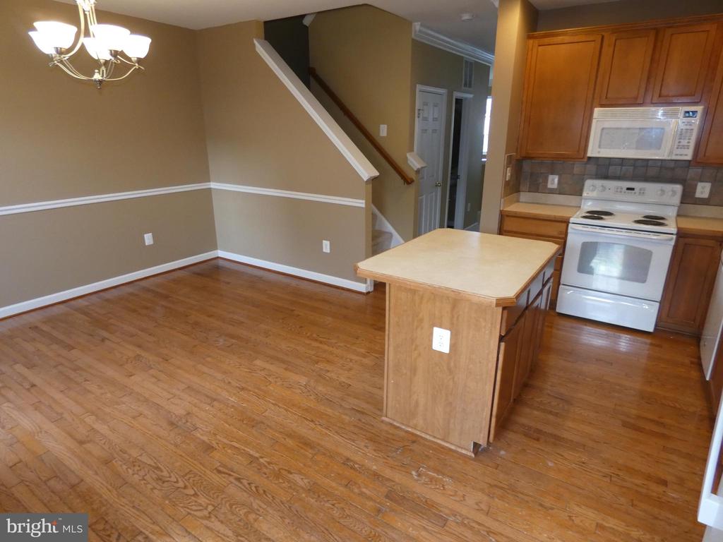 1308 SAUNDERS DRIVE