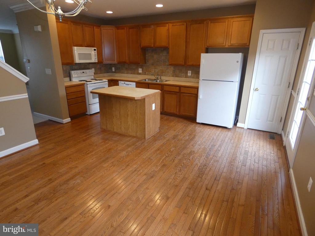 1308 SAUNDERS DRIVE