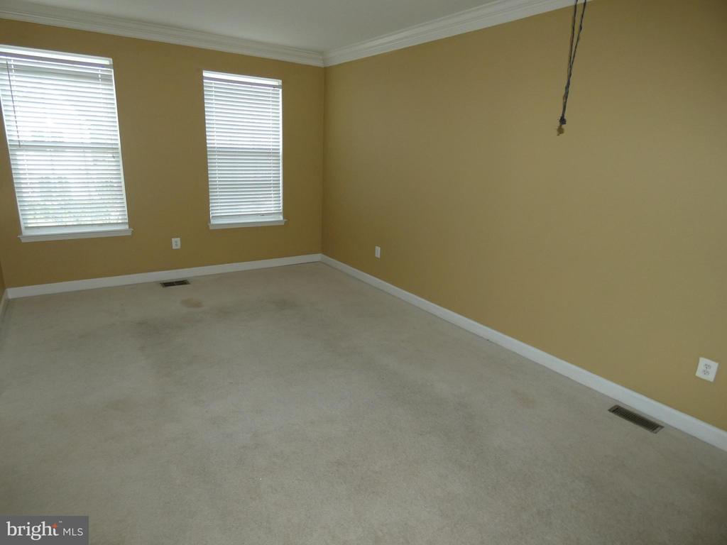 1308 SAUNDERS DRIVE