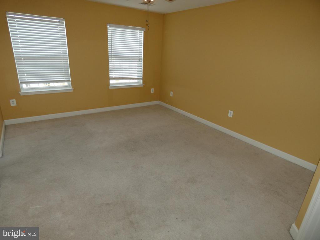 1308 SAUNDERS DRIVE