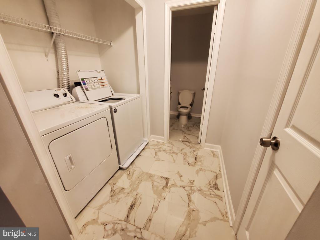 211 STERLING COURT