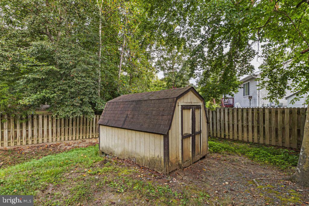 41 MEADOWOOD DRIVE
