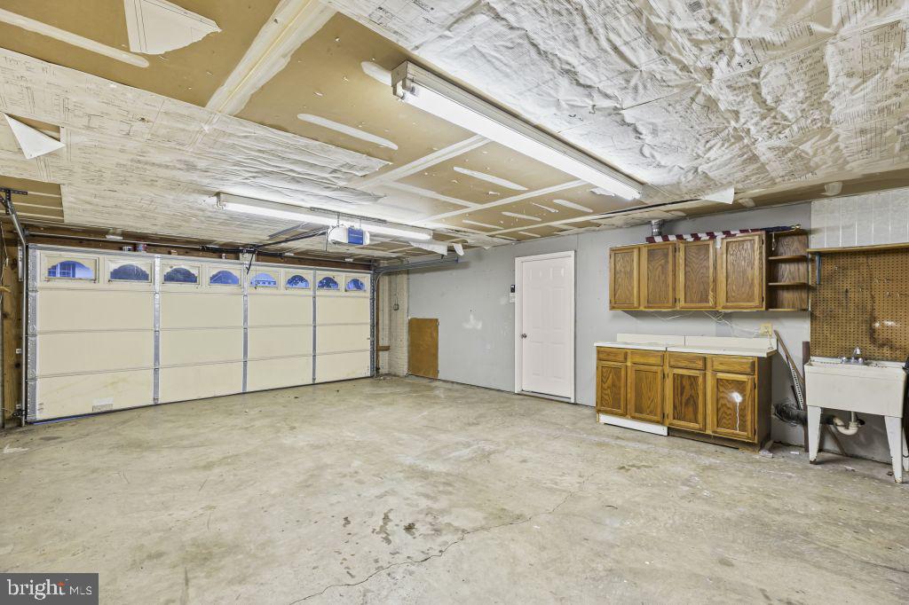 41 MEADOWOOD DRIVE