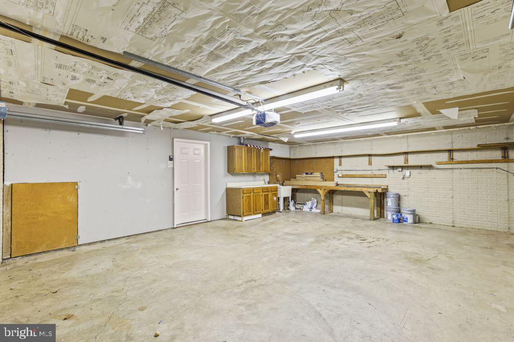 41 MEADOWOOD DRIVE