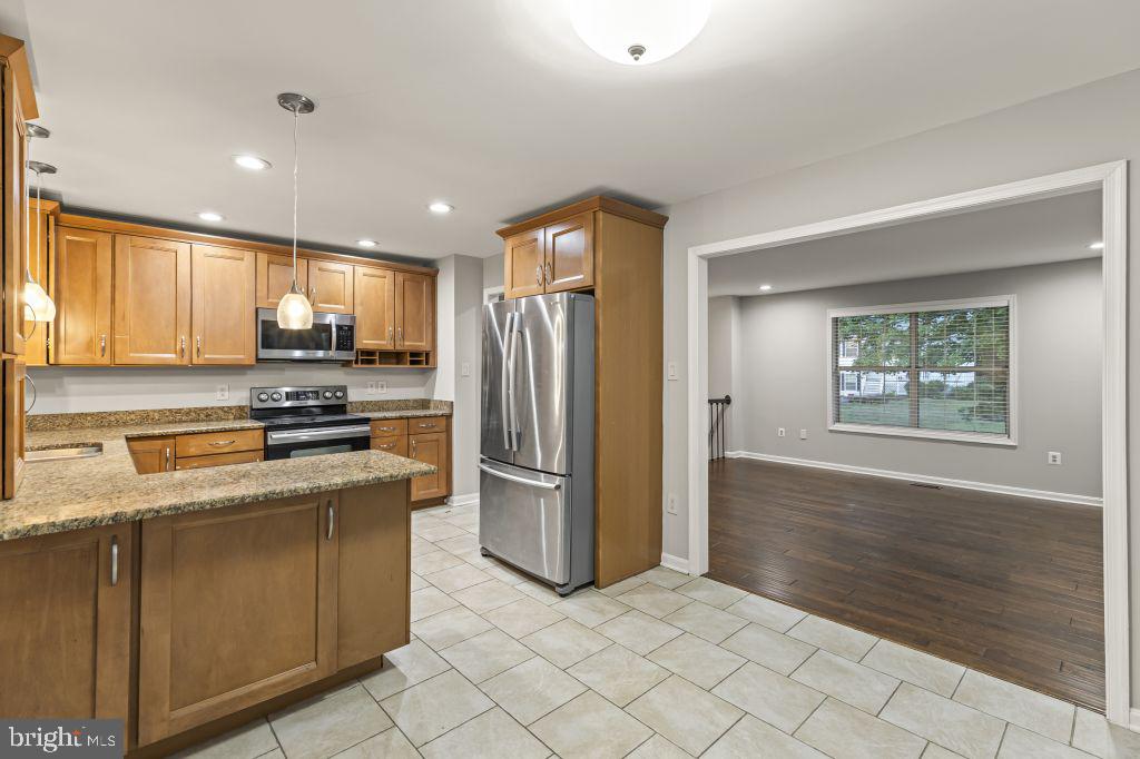 41 MEADOWOOD DRIVE