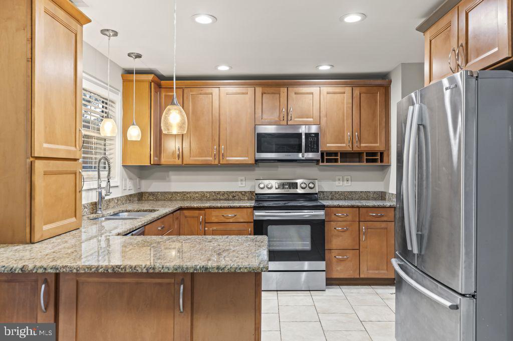 41 MEADOWOOD DRIVE