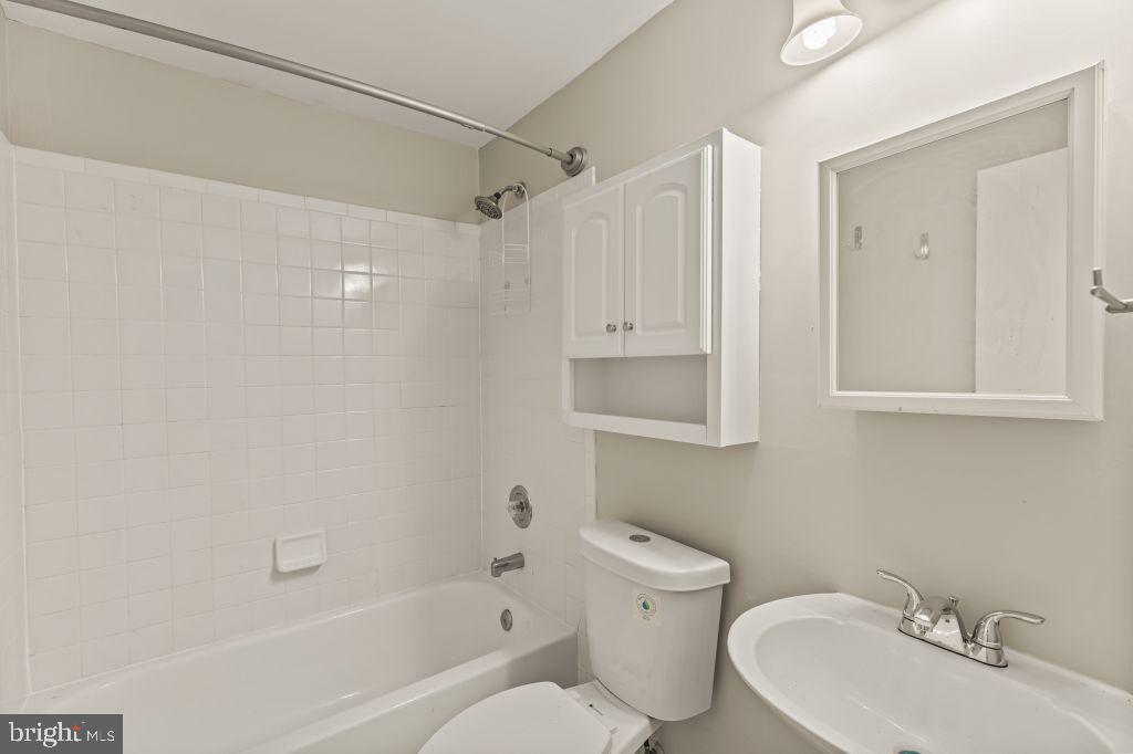 41 MEADOWOOD DRIVE