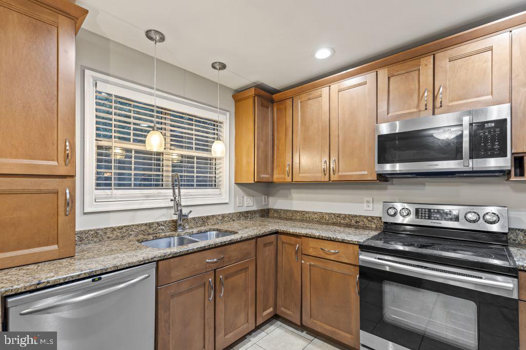 41 MEADOWOOD DRIVE