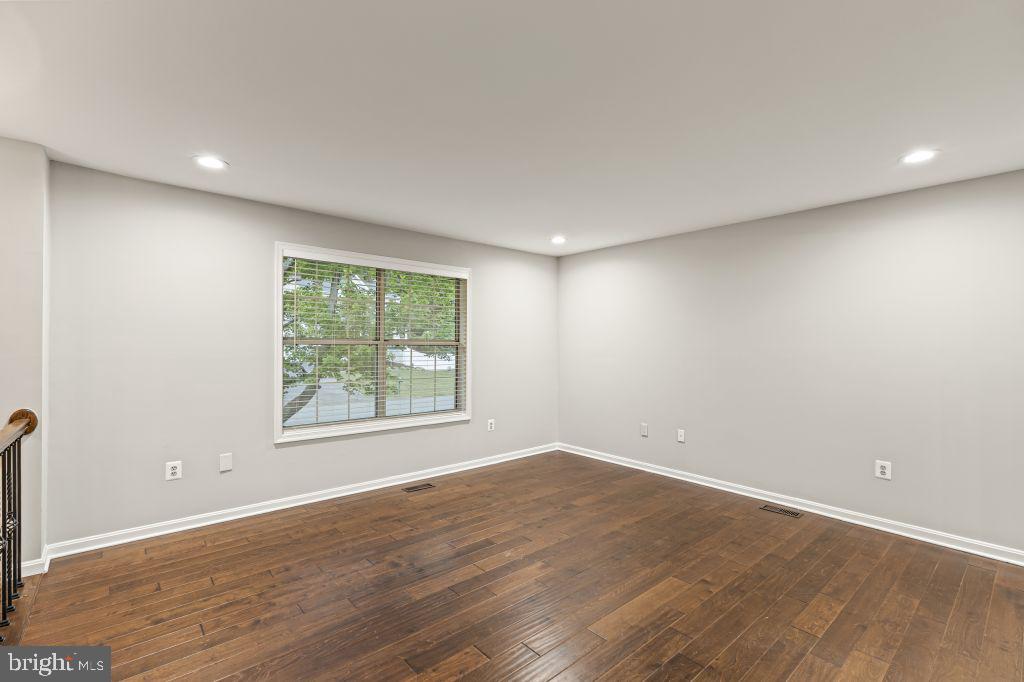41 MEADOWOOD DRIVE