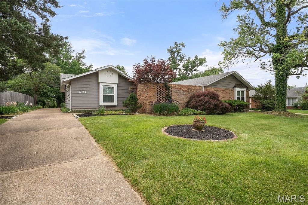 606 Rue Montand Drive