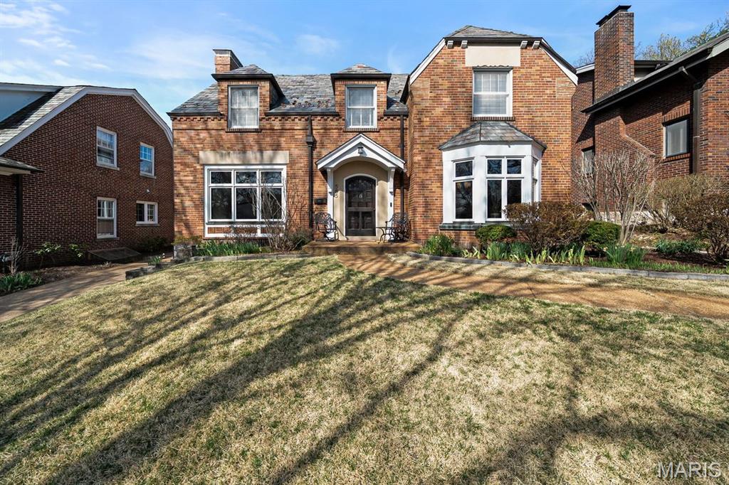 585 Stratford Avenue