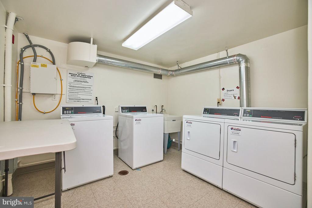 200 N MAPLE AVENUE Unit: 212