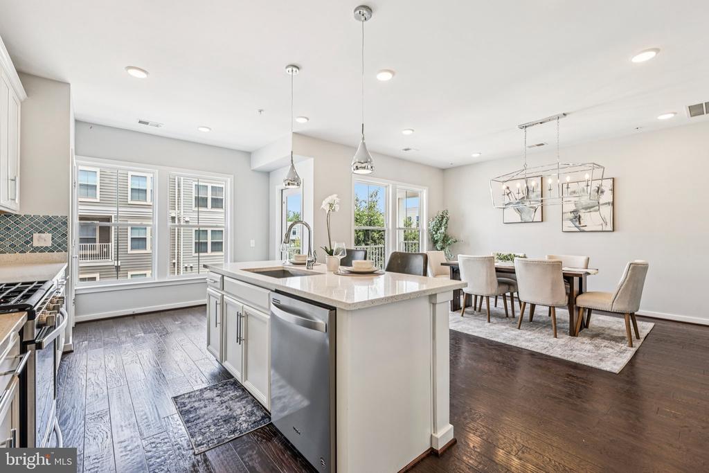 3972 NORTON PLACE