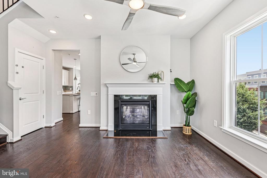 3972 NORTON PLACE