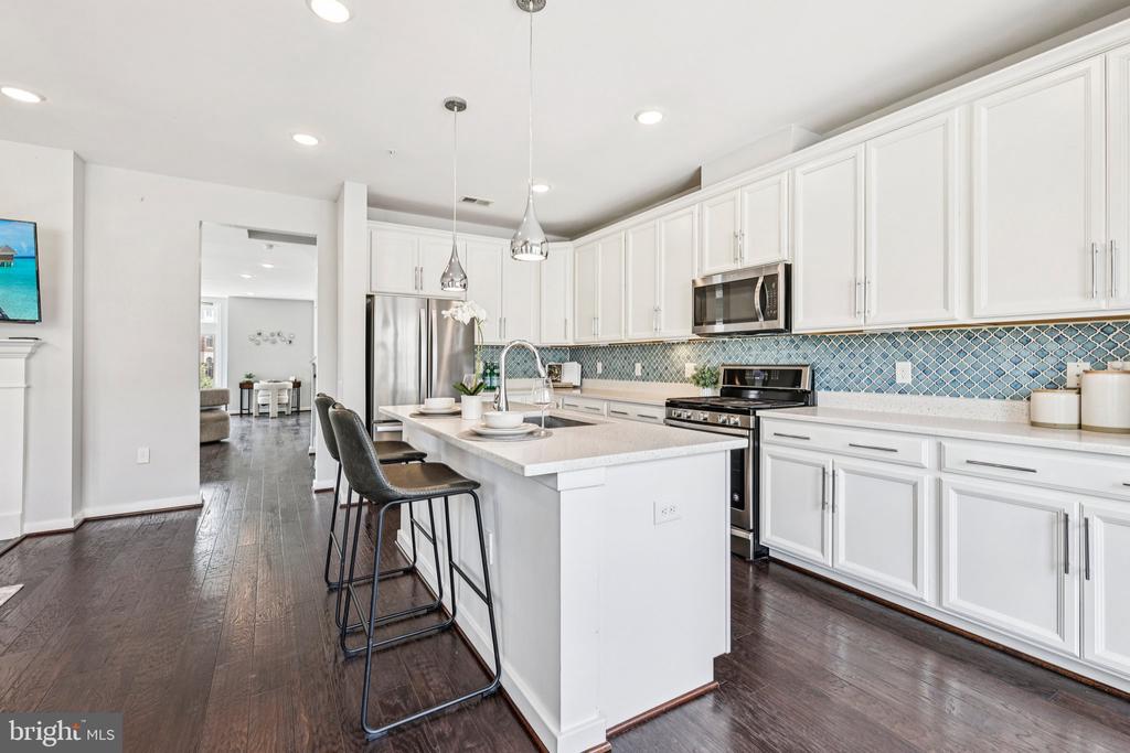 3972 NORTON PLACE