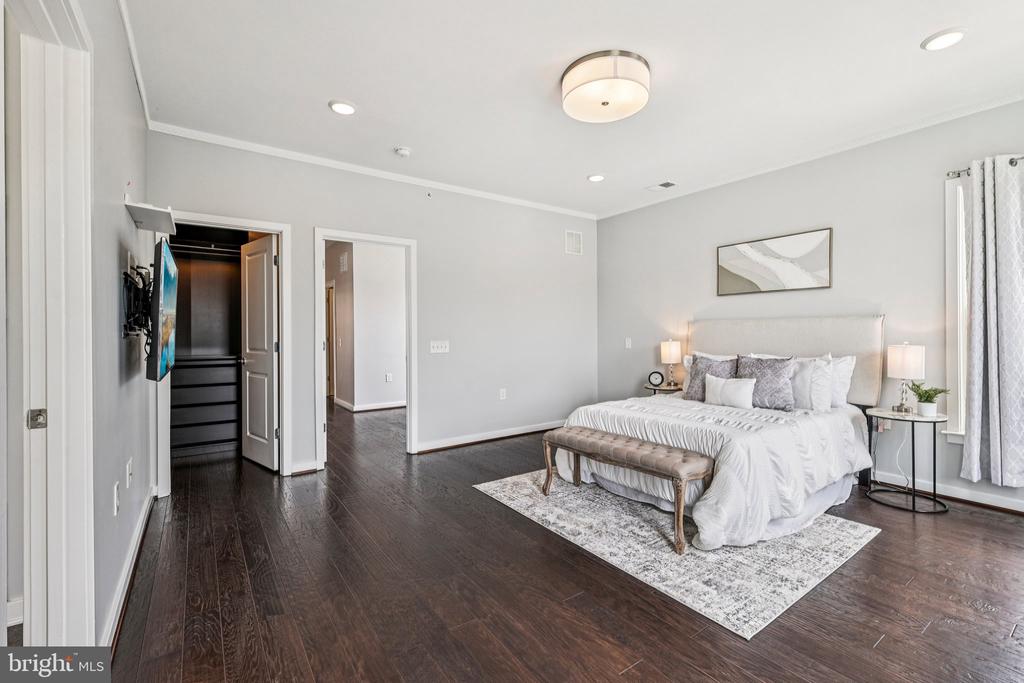 3972 NORTON PLACE