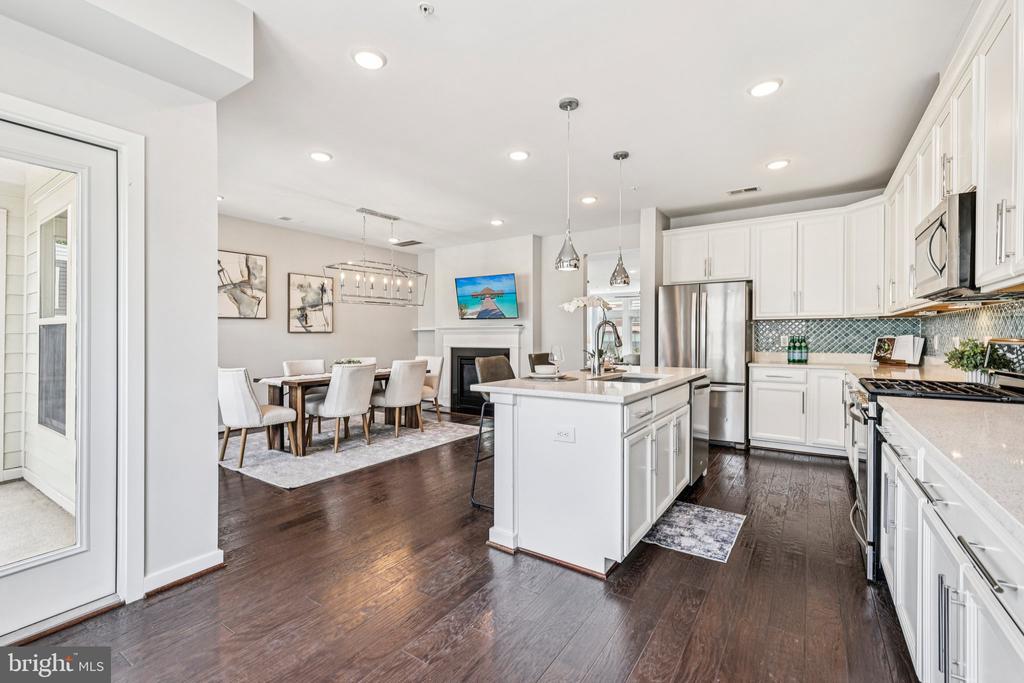 3972 NORTON PLACE