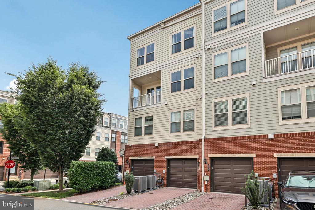 3972 NORTON PLACE