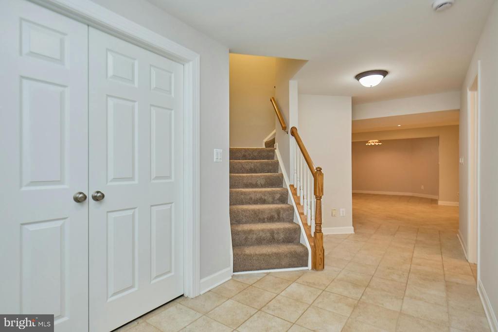 2561 HOLLY MANOR DRIVE