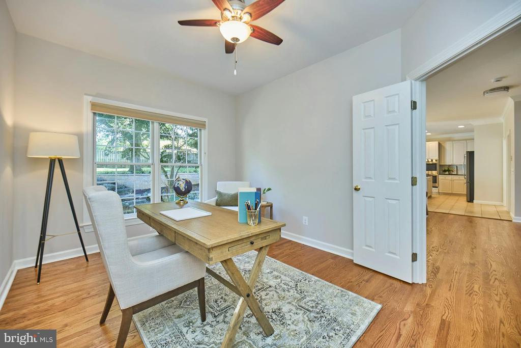 2561 HOLLY MANOR DRIVE