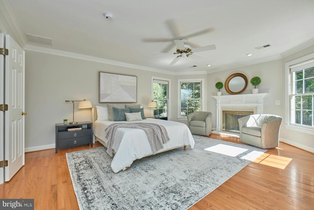 2561 HOLLY MANOR DRIVE