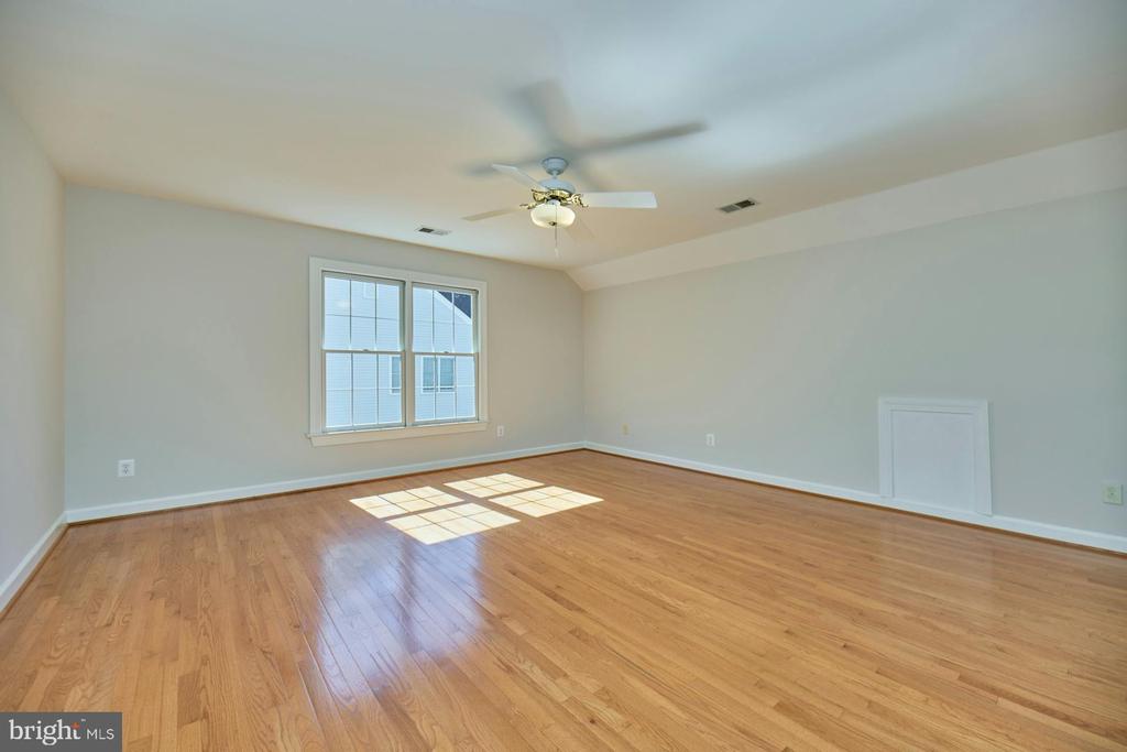 2561 HOLLY MANOR DRIVE