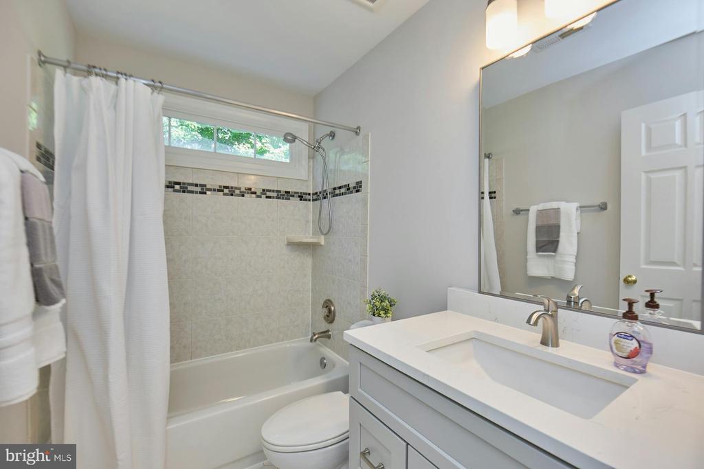 2561 HOLLY MANOR DRIVE