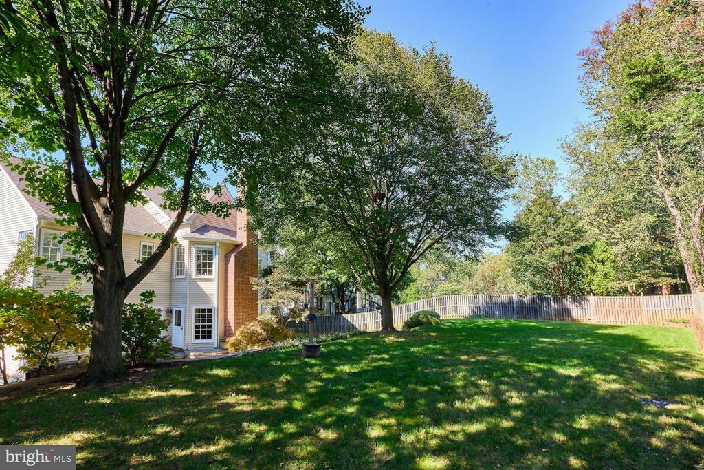 2561 HOLLY MANOR DRIVE