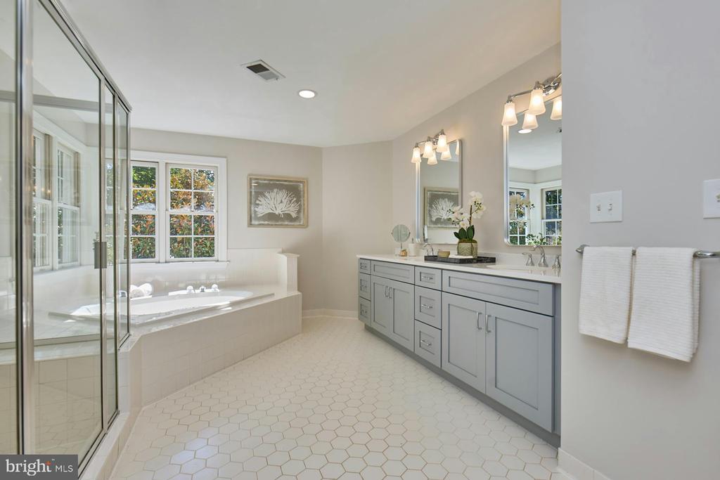 2561 HOLLY MANOR DRIVE