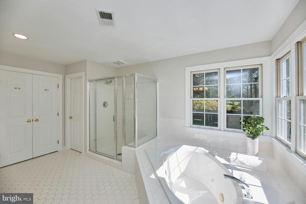 2561 HOLLY MANOR DRIVE