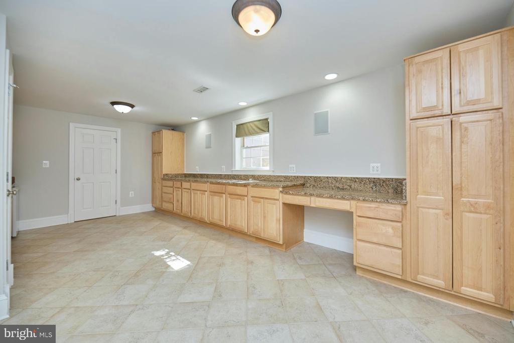 2561 HOLLY MANOR DRIVE