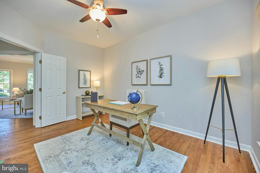 2561 HOLLY MANOR DRIVE