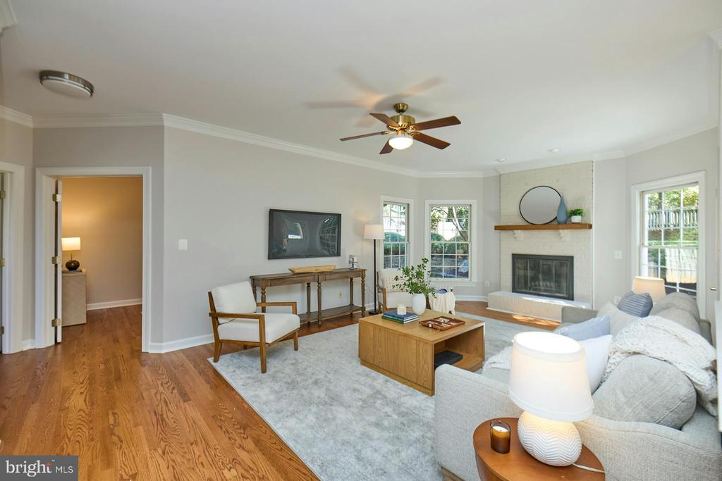 2561 HOLLY MANOR DRIVE