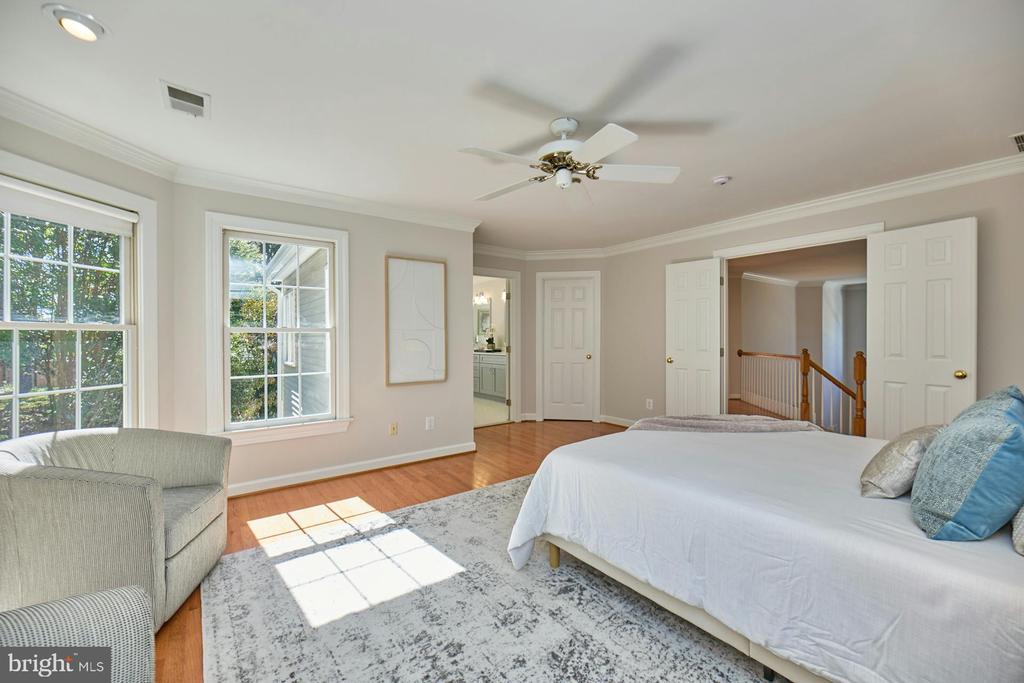 2561 HOLLY MANOR DRIVE