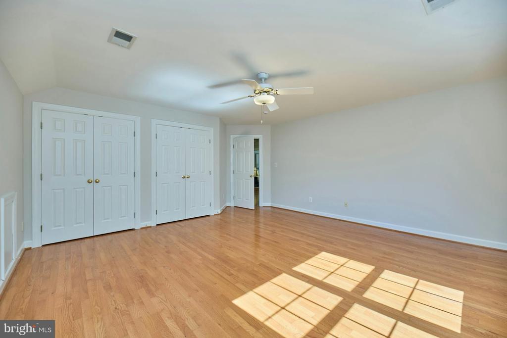 2561 HOLLY MANOR DRIVE