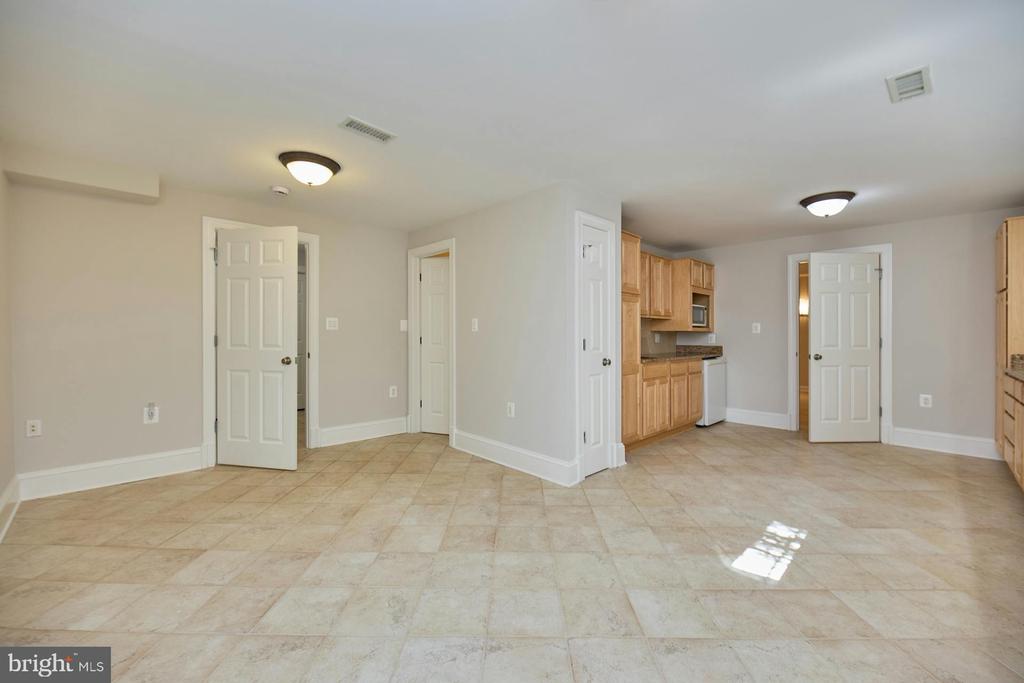 2561 HOLLY MANOR DRIVE
