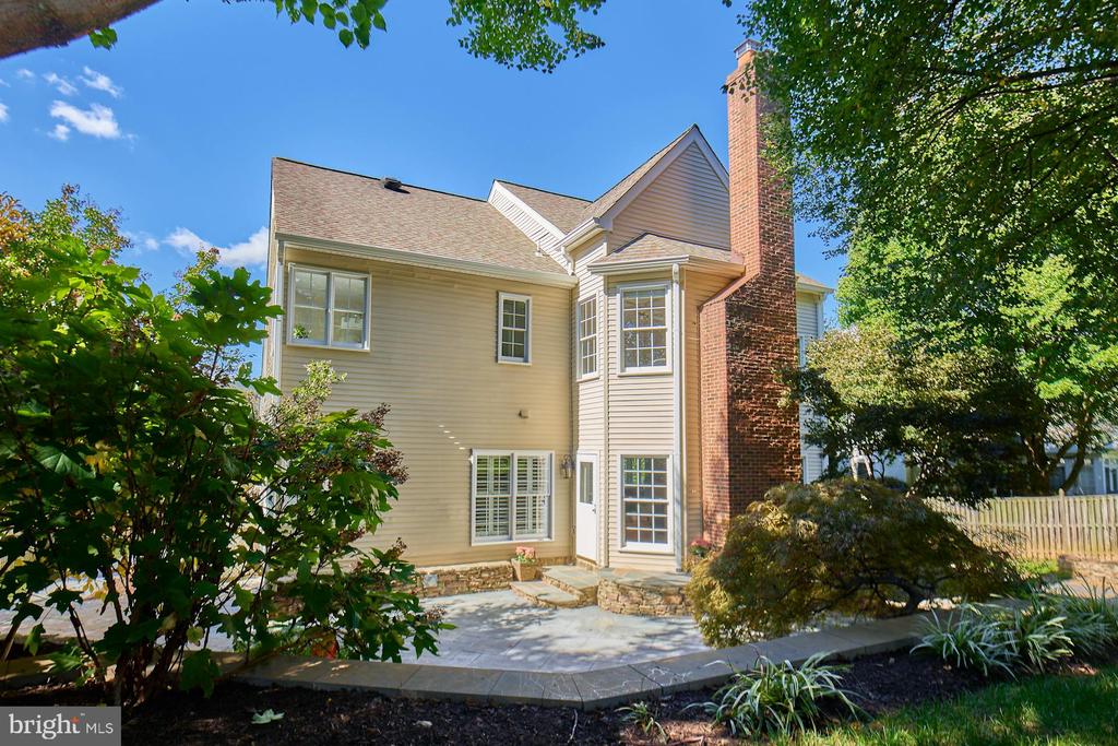 2561 HOLLY MANOR DRIVE
