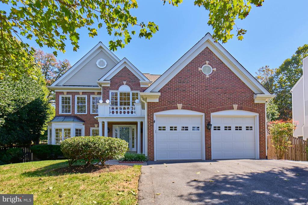 2561 HOLLY MANOR DRIVE
