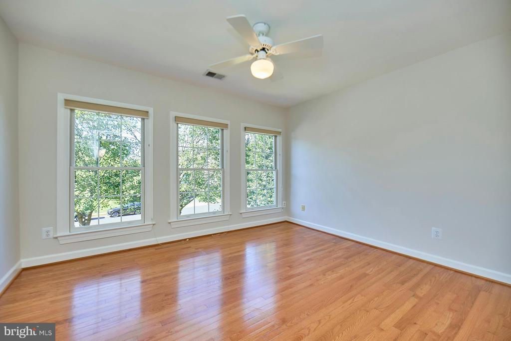 2561 HOLLY MANOR DRIVE