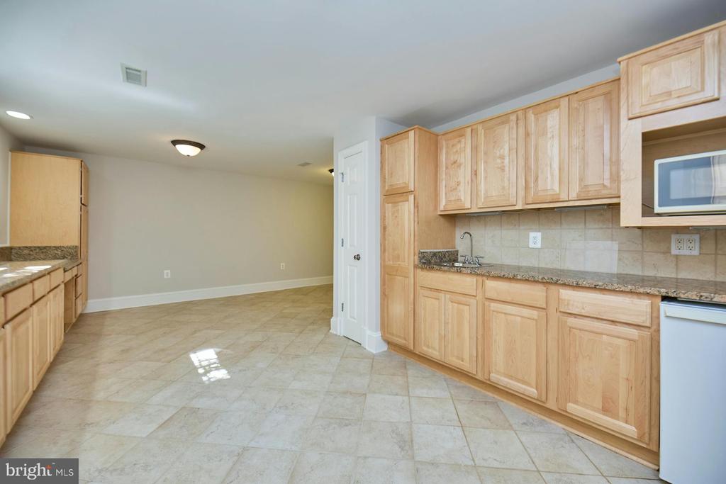 2561 HOLLY MANOR DRIVE